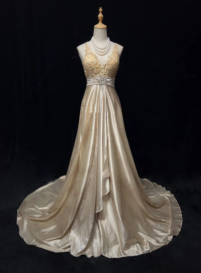 Belles Robes de Bal Inspiration Coupe Trapèze Licou Satin Champagne avec Dentelle Longue Robe de Soirée Femme N3198