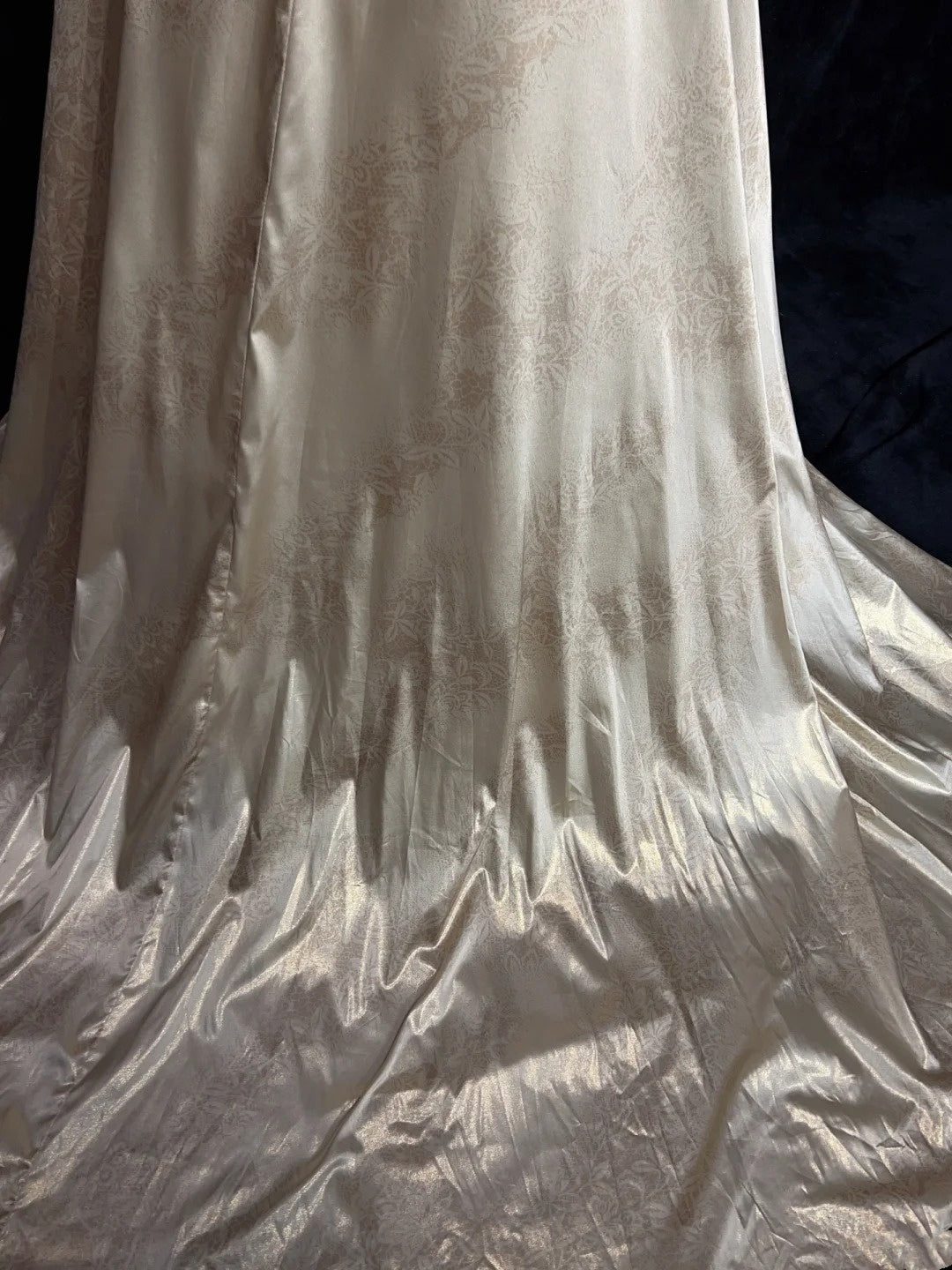 Belles Robes de Bal Inspiration Coupe Trapèze Licou Satin Champagne avec Dentelle Longue Robe de Soirée Femme N3198