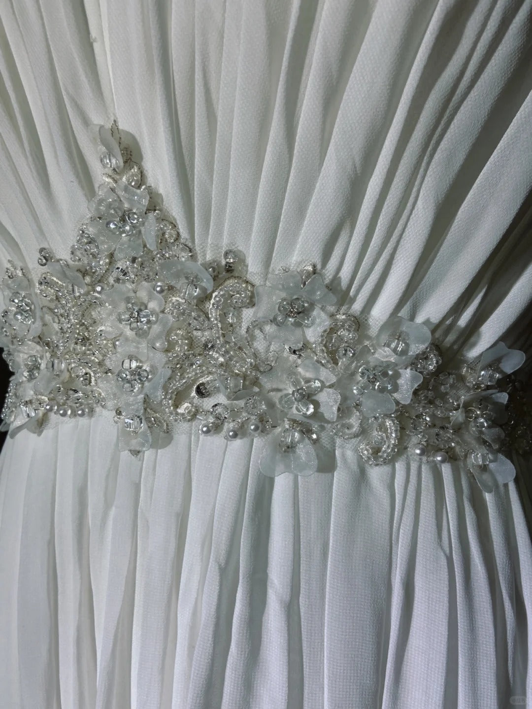 Robes de mariée romantiques ligne A en mousseline de soie avec cristaux perlés Robe de mariée longue blanche N3405