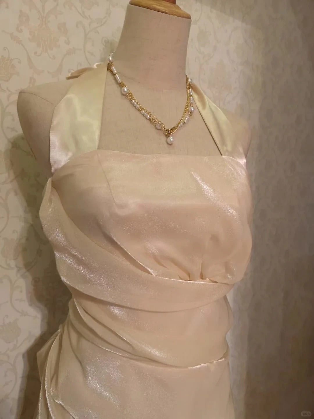 Vintage A line Halter Champagne Chiffon 12th Grad Knee length Aesthetic Look Homecoming Dresses RB4305
