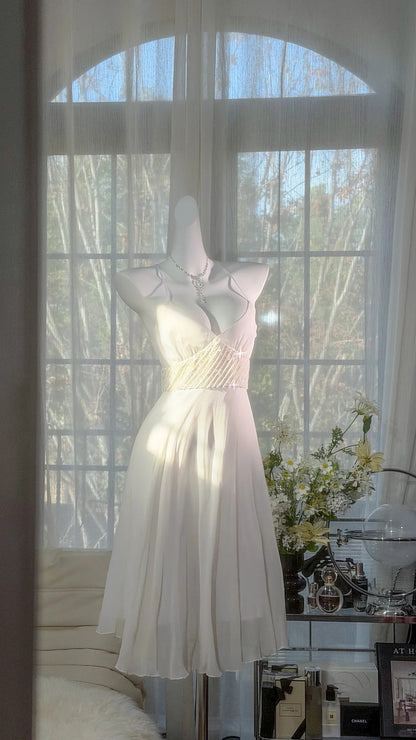 Idées de Robe Courte d'Anniversaire et Tenues de Rentrée Sexy en Chiffon Blanc avec Bretelles Fines et Col Américain pour Femmes N3526