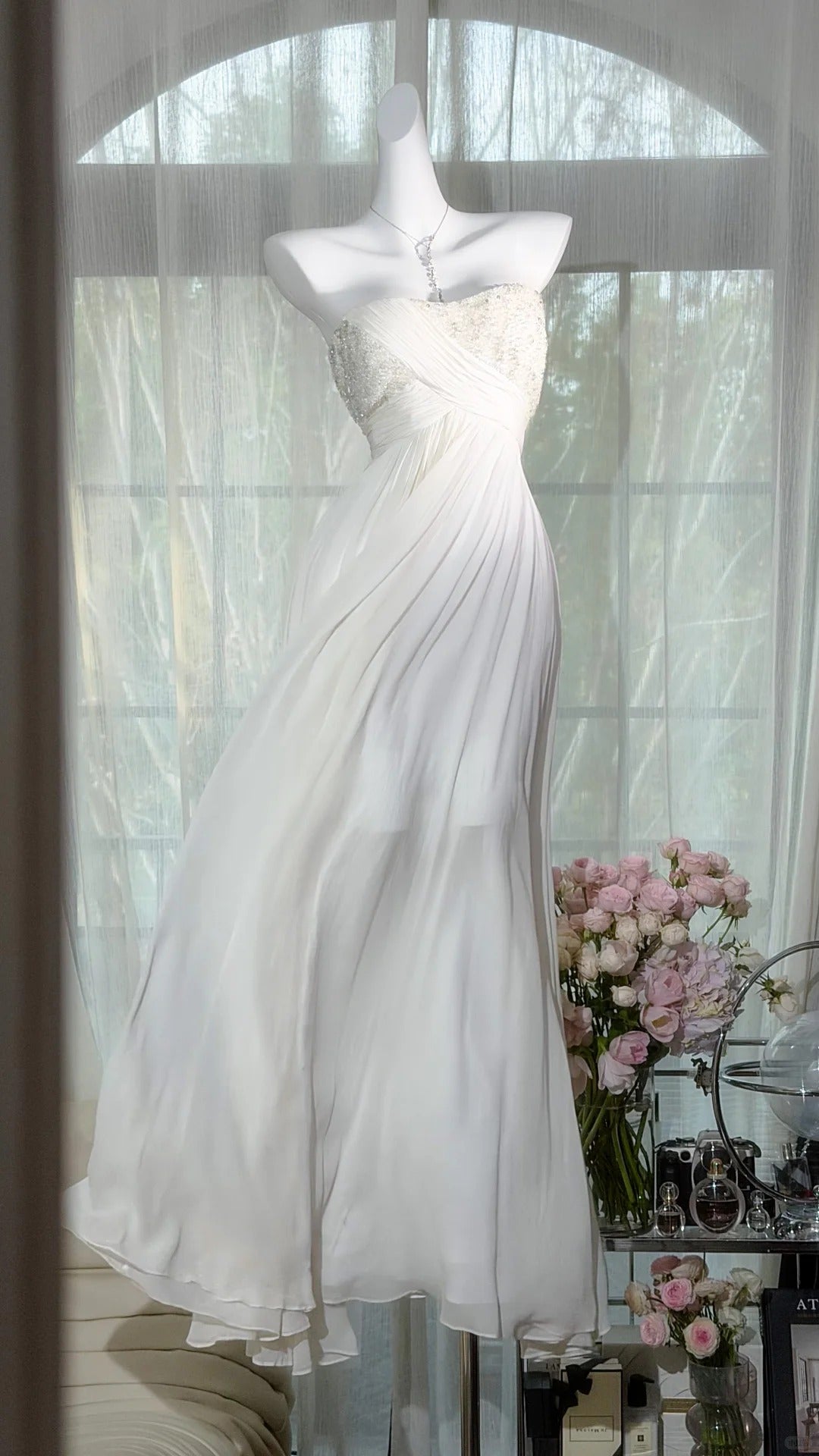 Bescheidene Ballkleider A-Linie Sweetheart Weiß Chiffon Bodenlang Abendkleider N3525
