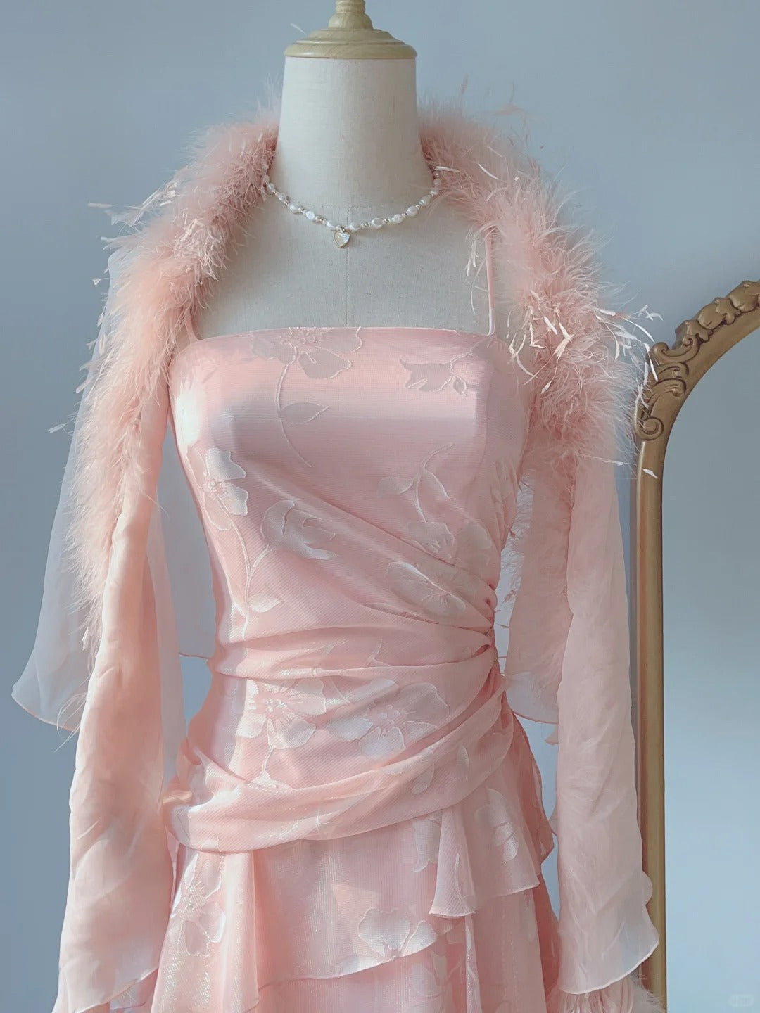 Modeste Robe de Sirène Bretelles Fines Rose Poudré Longueur Genou Tenues de Printemps Été Robes d'Invitée de Mariage RB3236