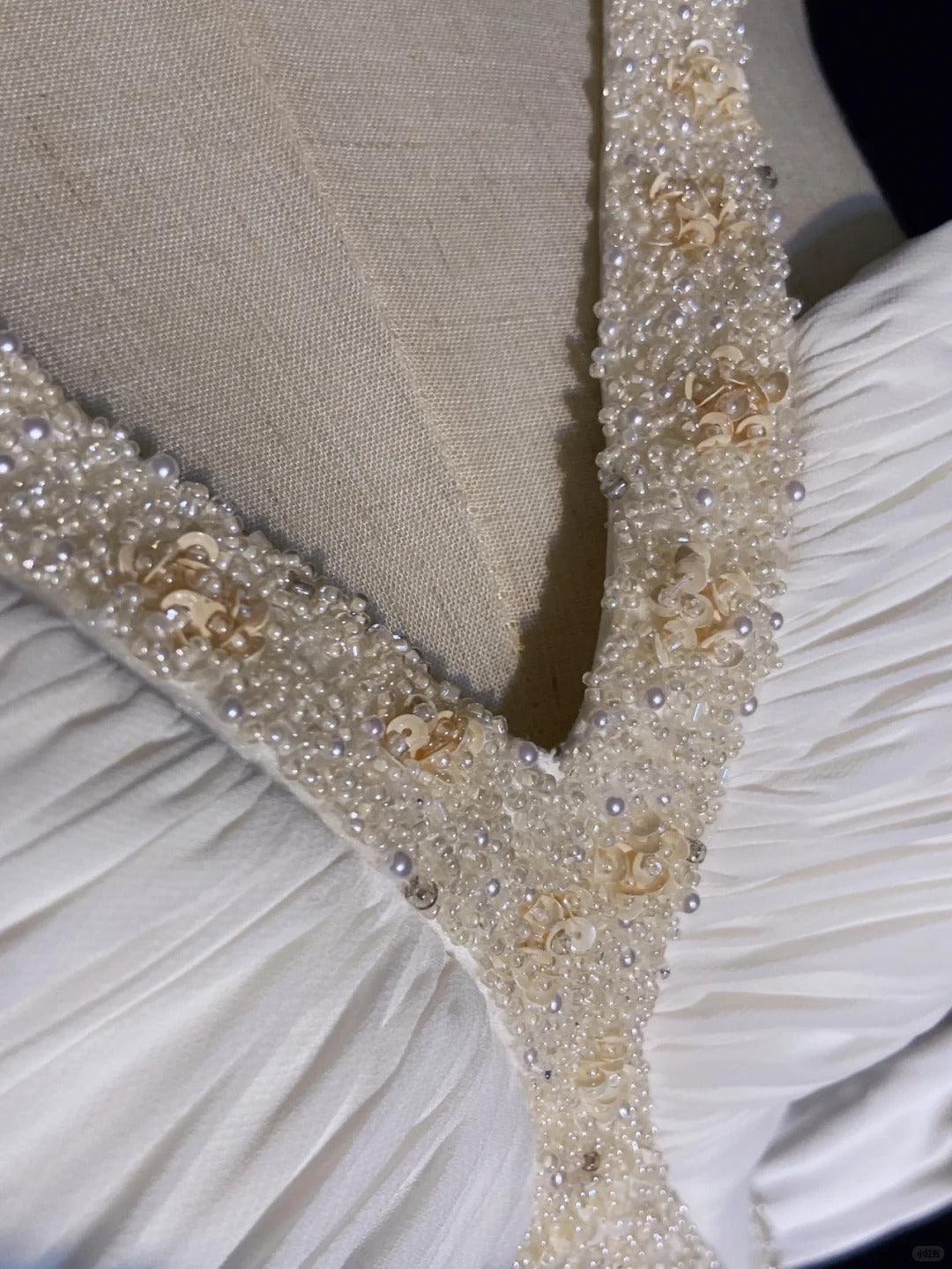 Robes de mariée romantiques Sirène Halter Chiffon avec perles Blanches Longue Robe de mariée N3404