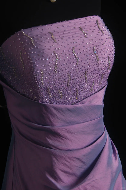Vintage Ballkleid Trägerlos Lila Mit Perlenbesatz Cape Bodenlang Abschlussballkleider Inspo Abendoutfits RB4340