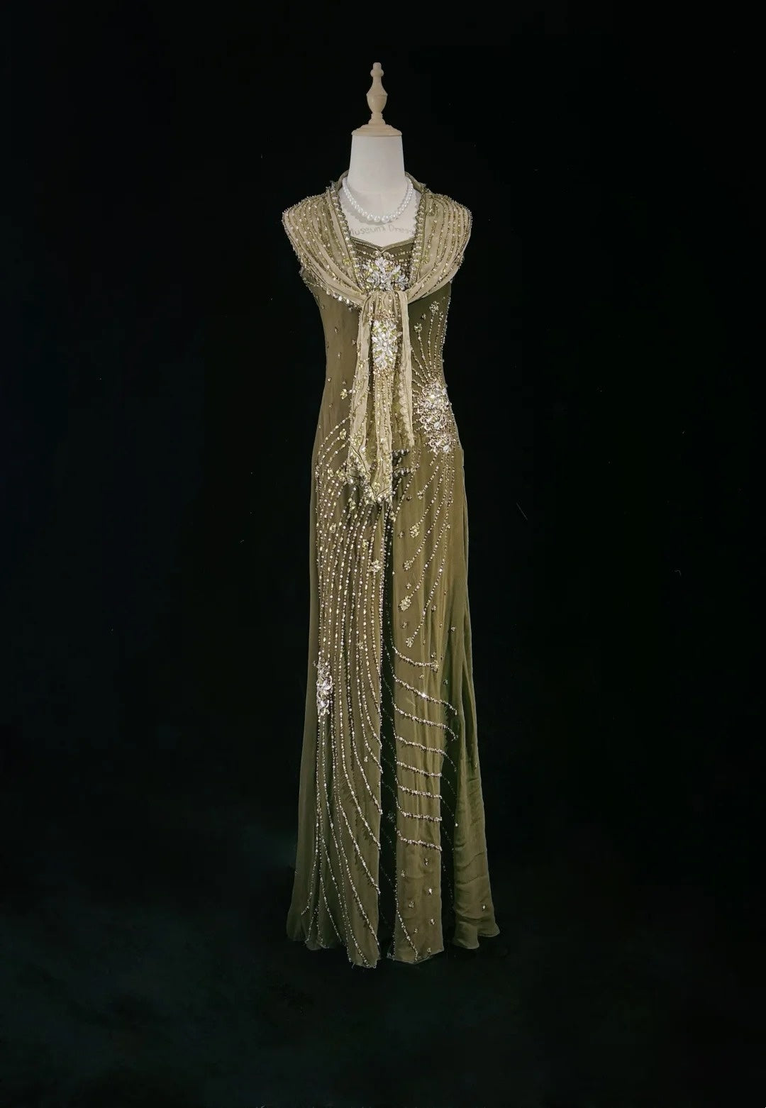 Élégante Robe de Bal Chic Coupe A Ligne Vert Olive Bretelles Spaghetti Mousseline Sans Manches avec Perles Robe de Soirée Semi-Formelle N3797