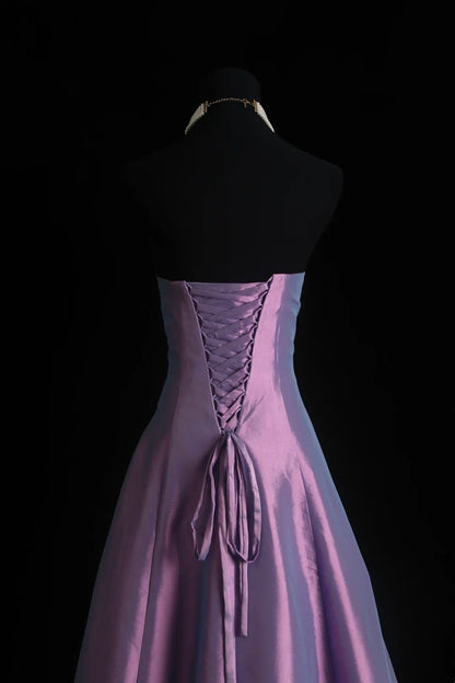 Vintage Ballkleid Trägerlos Lila Mit Perlenbesatz Cape Bodenlang Abschlussballkleider Inspo Abendoutfits RB4340